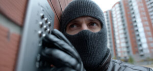7 признаков, что вашу квартиру присматривают воры